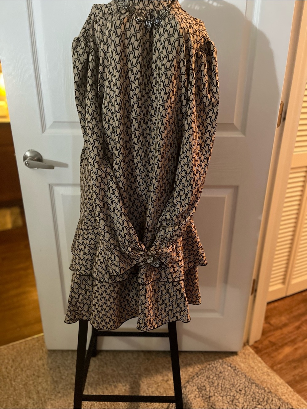 Women's Printed Long-Sleeve Tiered Skirt in Beige and Black
